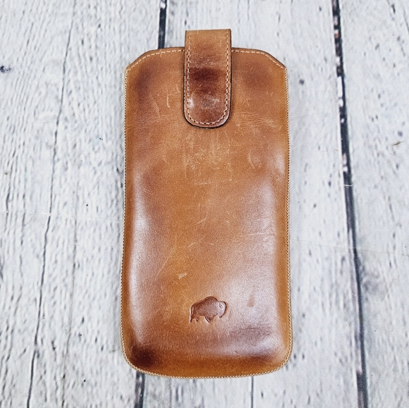 Burkley Other - BURKLEY | distressed leather magnetic close card keeper & pouch